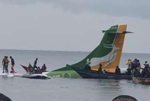 aereo della tanzania precision air precipita nel lago vittoria 5