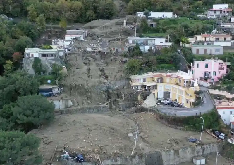 casamicciola il giorno dopo la frana vista dal drone   1