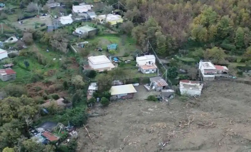 casamicciola il giorno dopo la frana vista dal drone   2