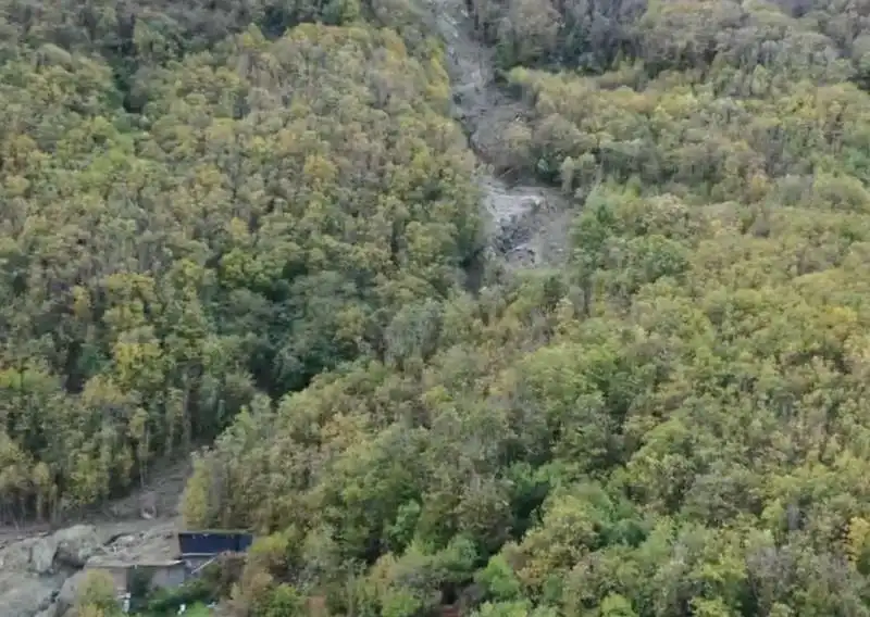 casamicciola il giorno dopo la frana vista dal drone   3