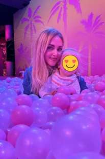 chiara ferragni fedez e i figli al museum of dreamers di milano 6