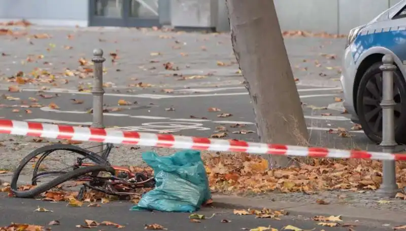 ciclista muore per i blocchi degli attivisti ultima generazione a berlino 1