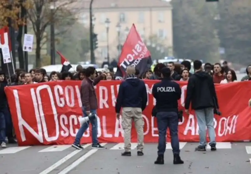 CORTEO DEGLI STUDENTI CONTRO IL GOVERNO MELONI