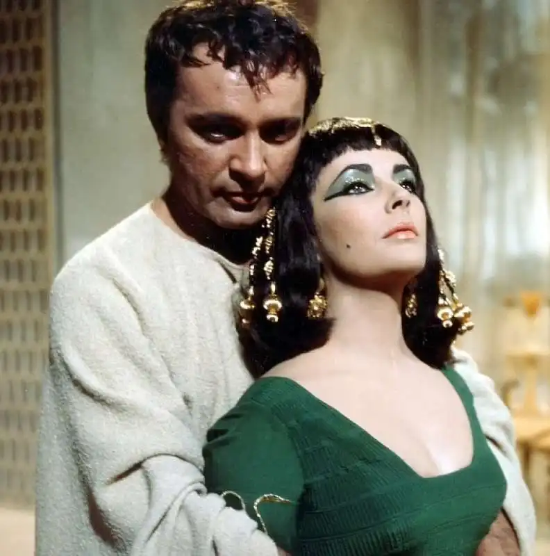 elizabeth taylor in cleopatra 2