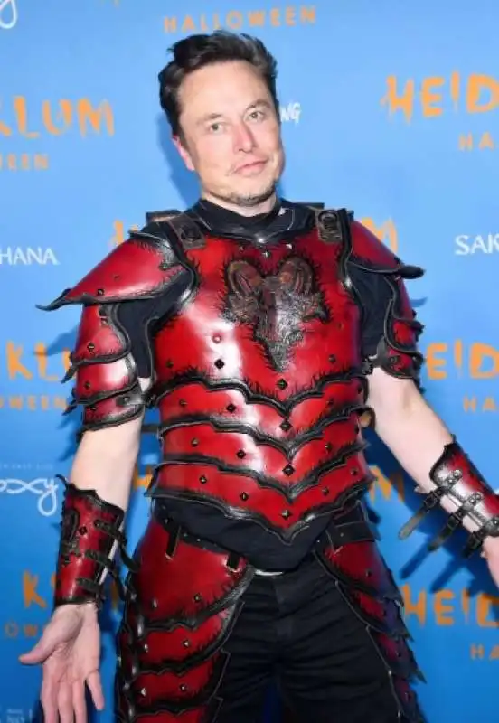 elon musk alla festa di halloween di heidi klum 2022 