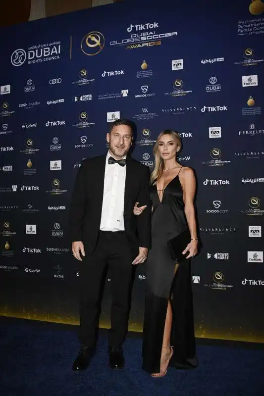 FRANCESCO TOTTI E NOEMI BOCCHI al Globe Soccer Awards 2022 di dubai 3