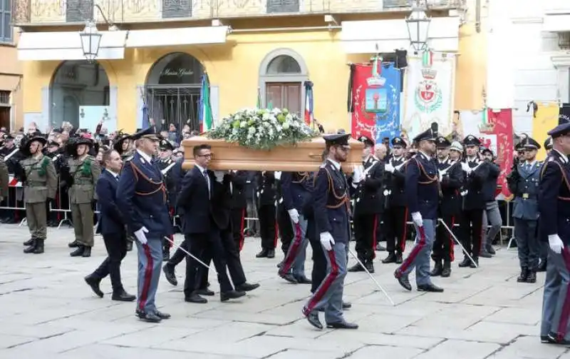 funerali di roberto maroni