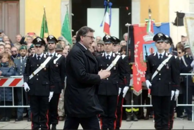 giancarlo giorgetti ai funerali di roberto maroni