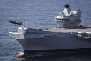 hms queen elizabeth (r08) r