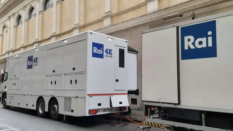 I CAMION RAI NUOVISSIMI INVIATI DA FUORTES AL TEATRO DELL'OPERA  