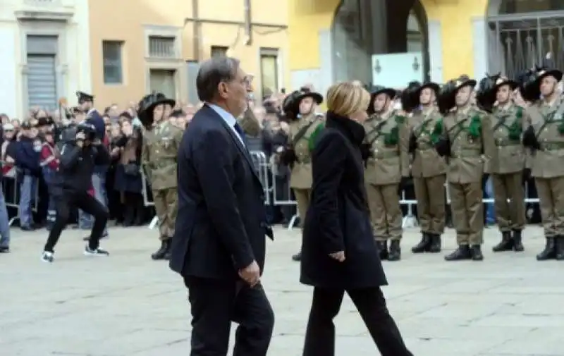 ignazio la russa e giorgia meloni ai funerali di roberto maroni 1