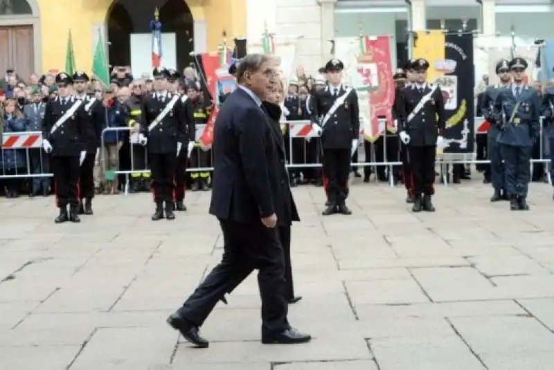 ignazio la russa e giorgia meloni ai funerali di roberto maroni