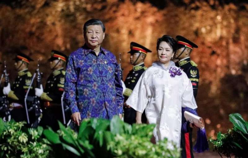 il presidente cinese xi jinping con la moglie peng liyuan