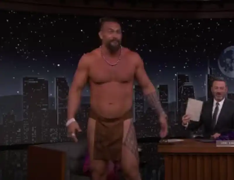 jason momoa si spoglia in diretta 6