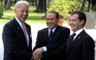 JOE BIDEN SILVIO BERLUSCONI DMITRY MEDVEDEV