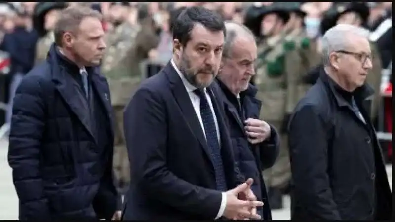 matteo salvini al funerale di roberto maroni