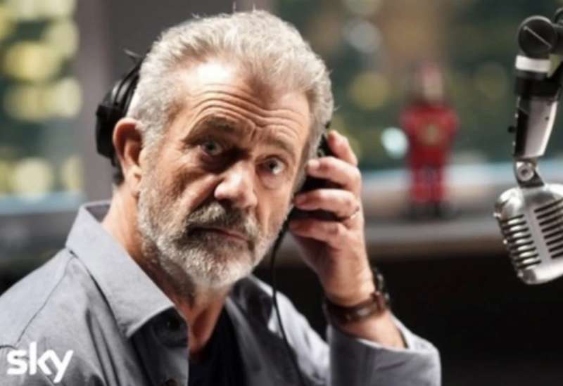 MEL GIBSON ON THE LINE