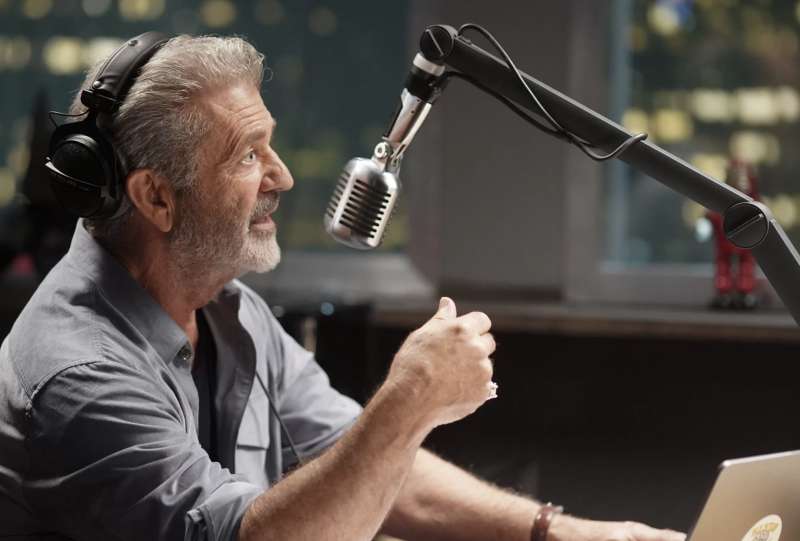 MEL GIBSON ON THE LINE