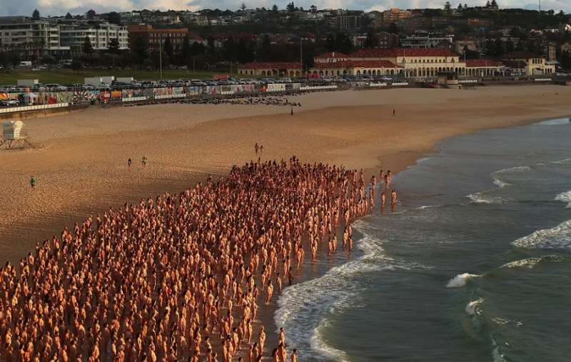 migliaia di persone nude a sidney foto di spencer tunick 5