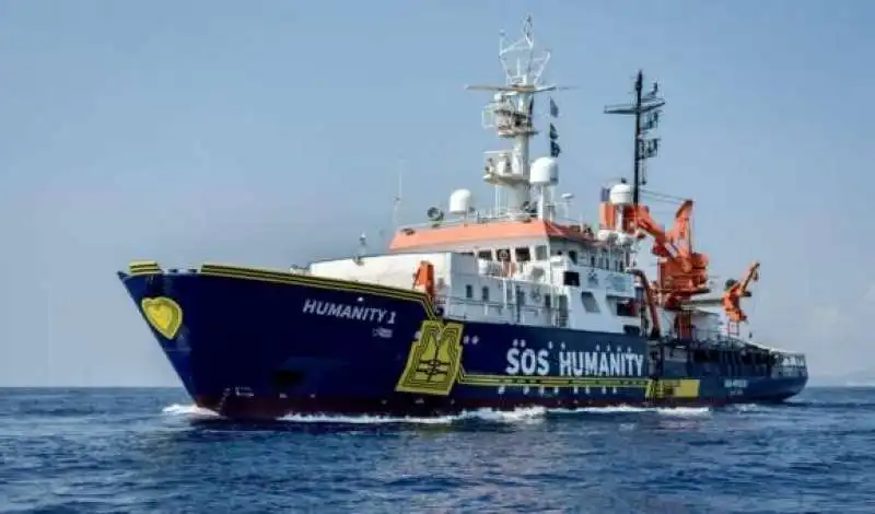 MIGRANTI NAVE HUMANITY