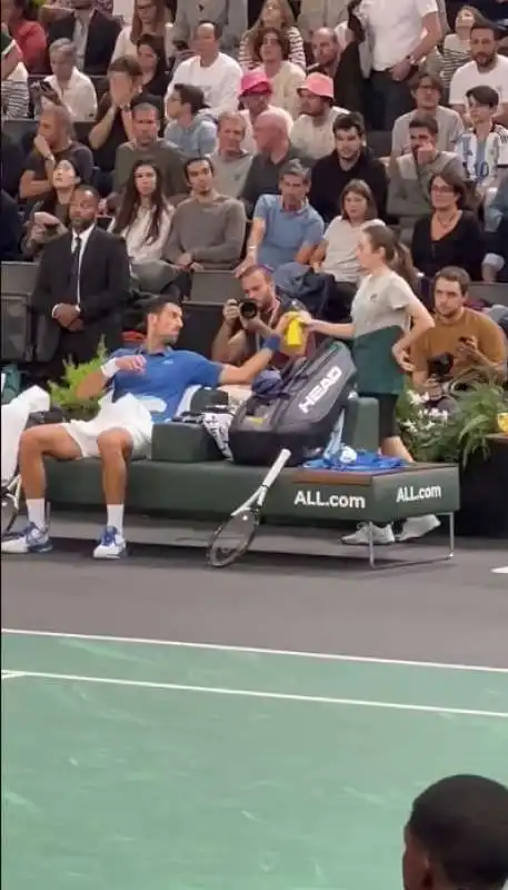 novak djokovic borraccia 