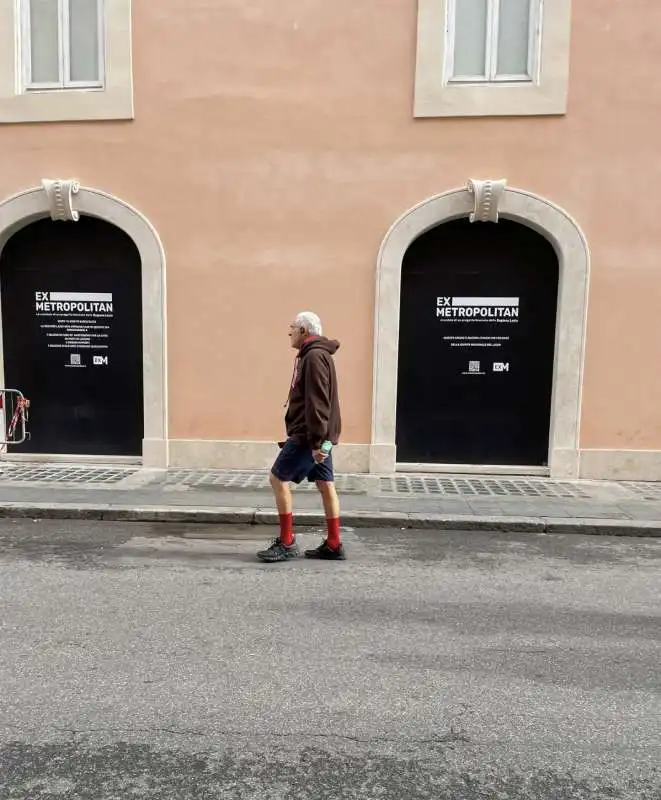 PIER FERDINANDO CASINI  JOGGING A VIA DEL CORSO  1