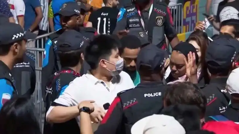 polizia nelle fan zone in qatar 