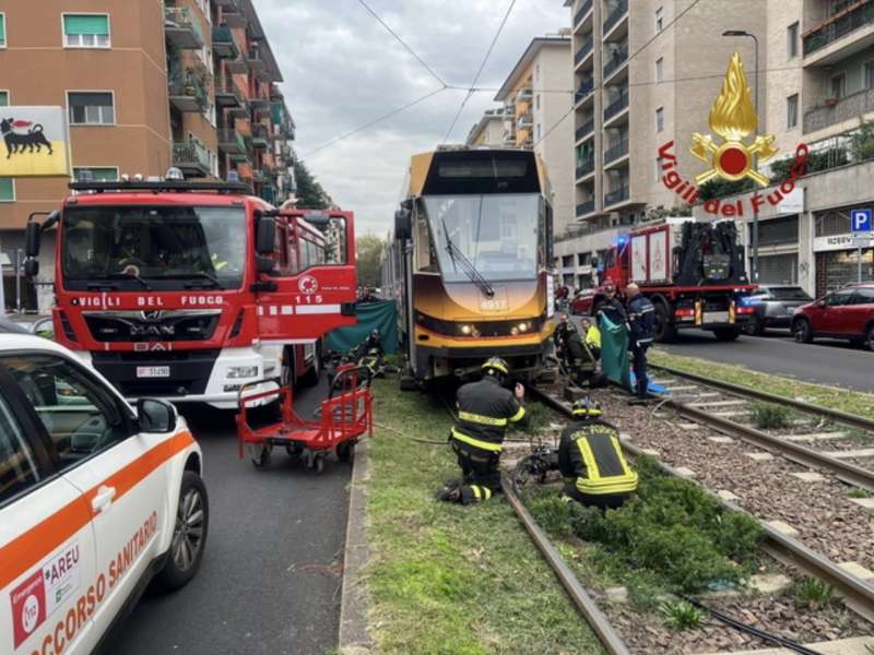 ragazzino travolto e ucciso da un tram a milano 8