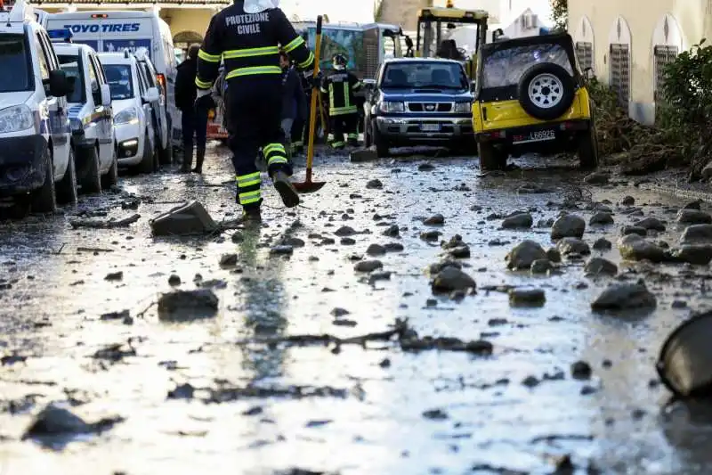 ricerche dei dispersi dopo la frana di casamicciola   83