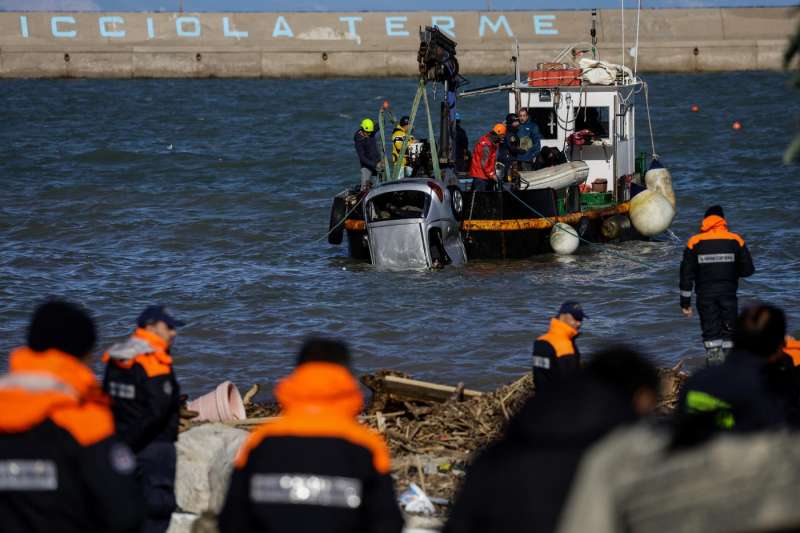 ricerche dei dispersi dopo la frana di casamicciola 91