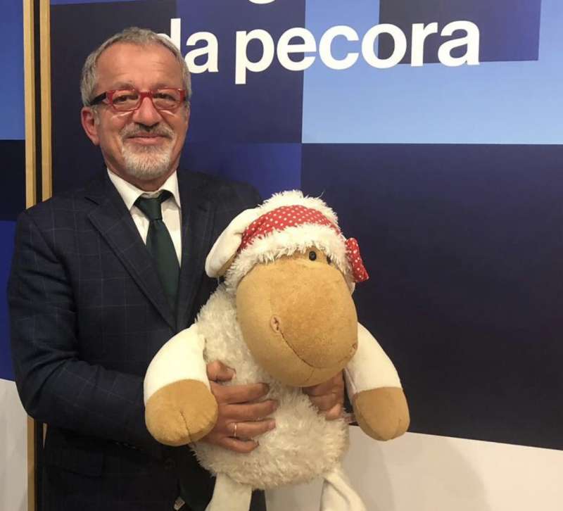 ROBERTO MARONI UN GIORNO DA PECORA