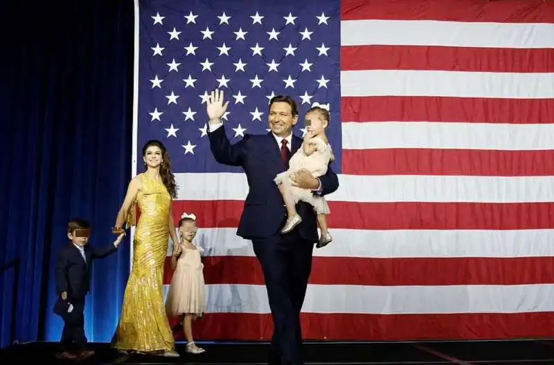 ron desantis e famiglia dopo la vittoria    1