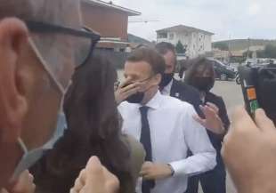 SCHIAFFO A MACRON