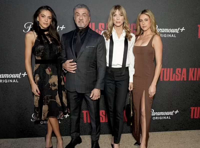 sylvester stallone con la moglie jennifer flavin e le figlie