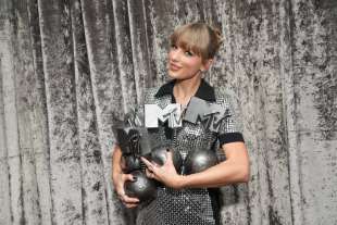 taylor swift mtv ema 2022 4