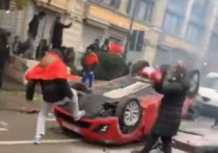 tifosi marocchini devastano bruxelles 1