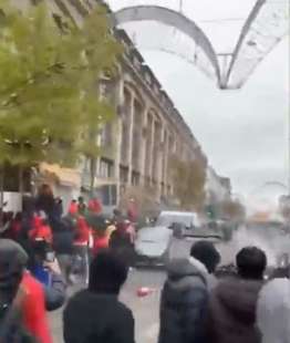 tifosi marocchini devastano bruxelles 13