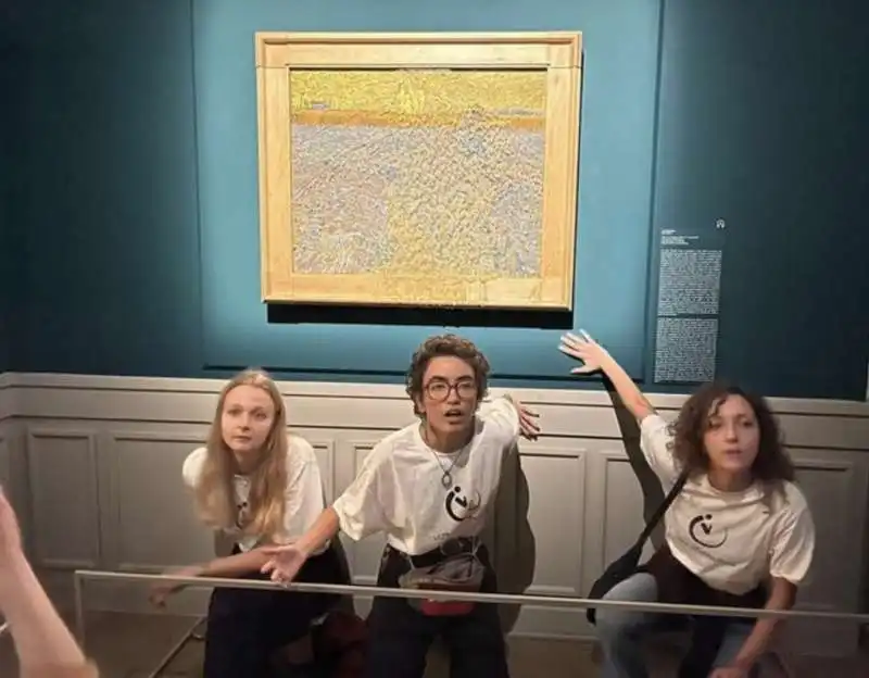 ULTIMA GENERAZIONE CONTRO IL QUADRE DI VAN GOGH 2