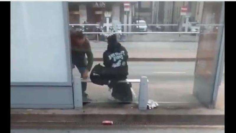 uomo sniffa alla stazione di padova 1