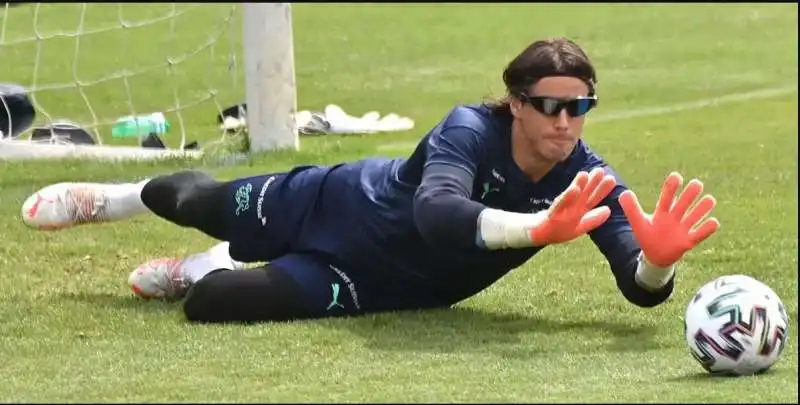 yann sommer con gli occhiali hi tech 2