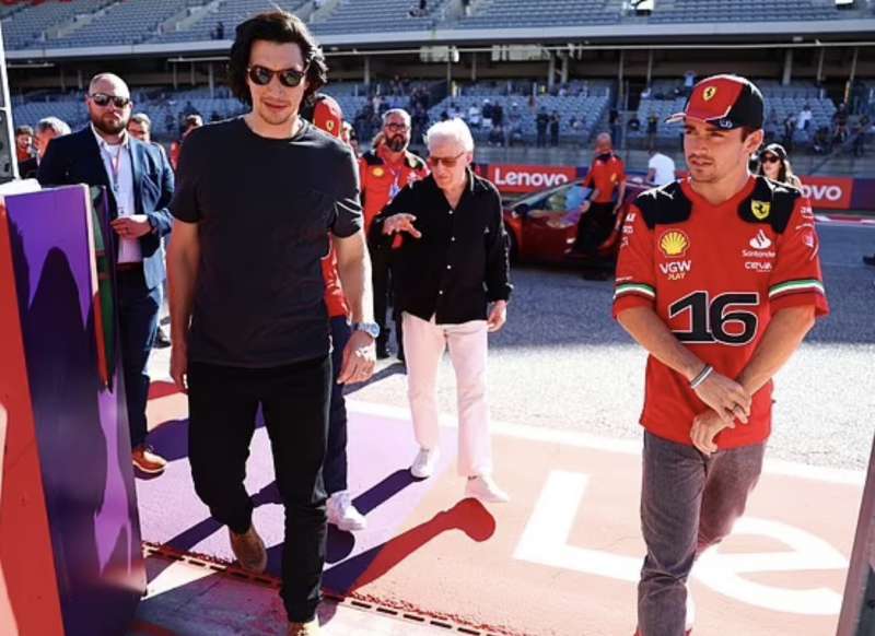 adam driver con charles leclerc al box ferrari