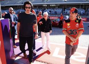 adam driver con charles leclerc al box ferrari