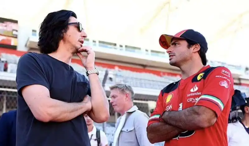 adam driver con charles leclerc al box ferrari 