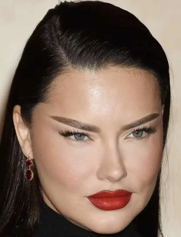  adriana lima alla prima di hunger games    los angeles, 2023  2 