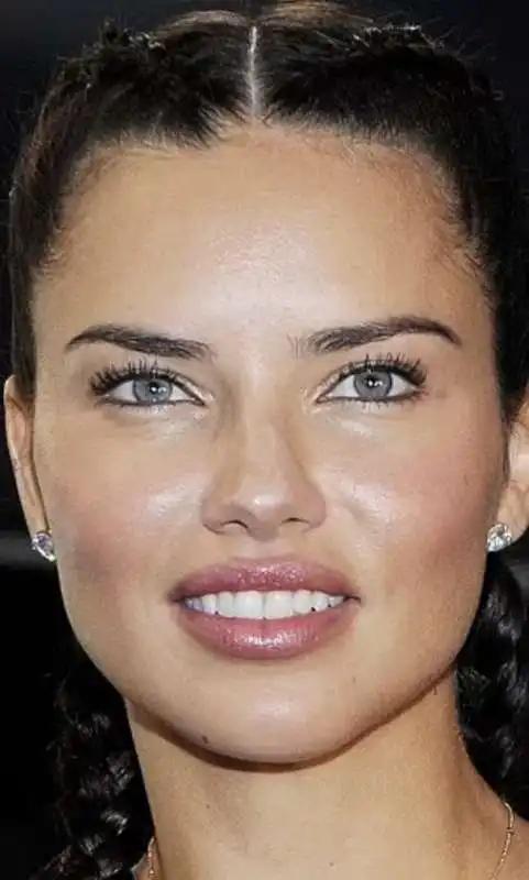 adriana lima nel 2017 