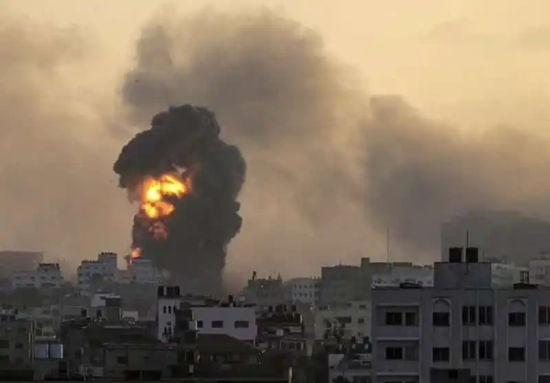 BOMBARDAMENTI ISRAELIANI SU GAZA 