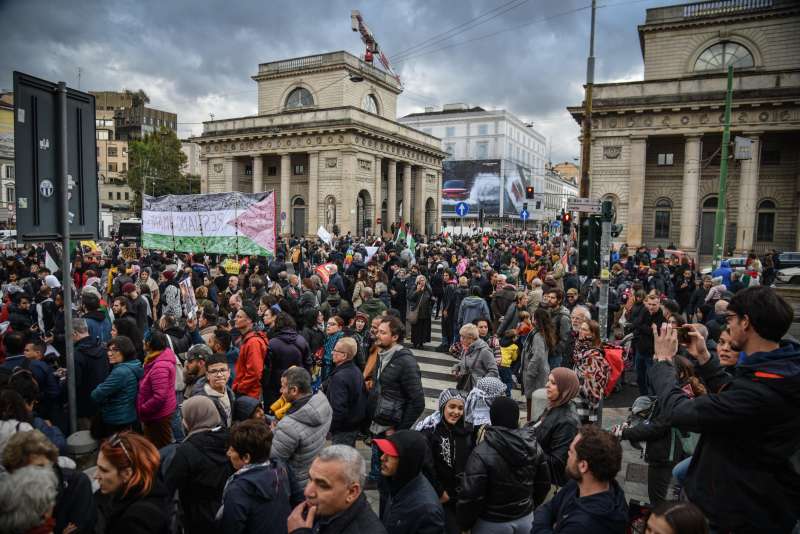 corteo pro palestina a milano 3