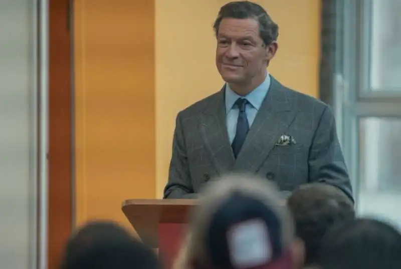 dominic west in the crown 4