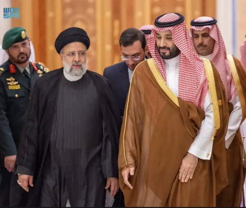 Ebrahim Raisi e Mohammed bin Salman 