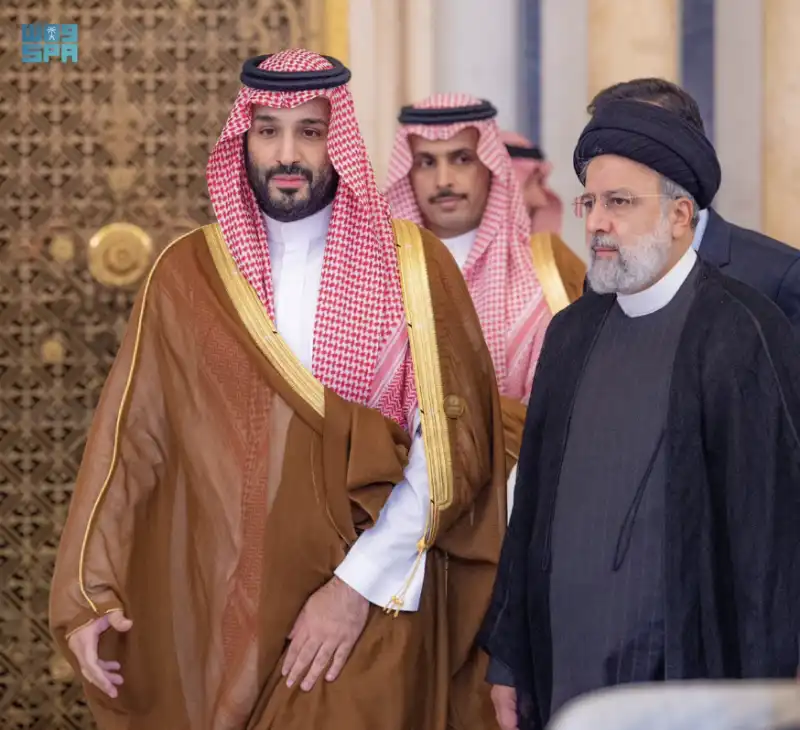 Ebrahim Raisi e Mohammed bin Salman 